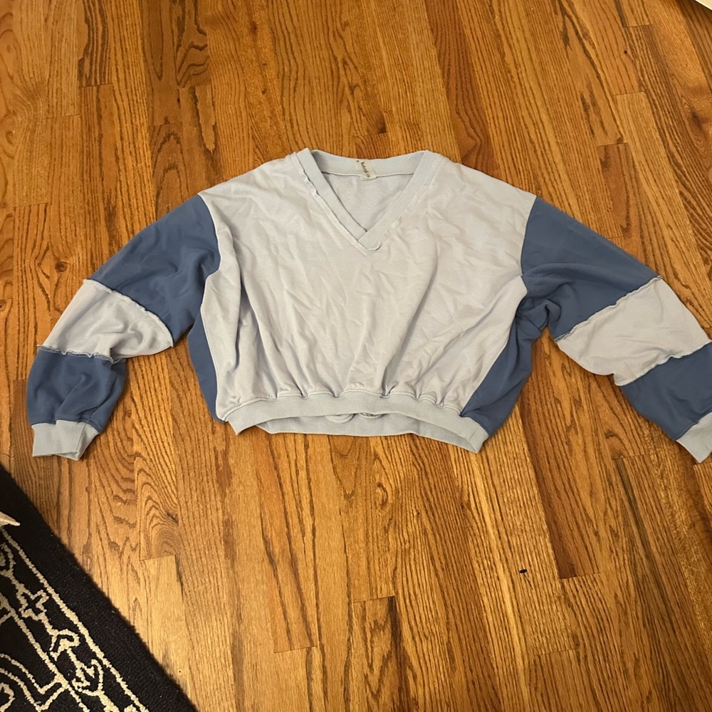 Two-Tone Blue V-Neck Cropped Sweater